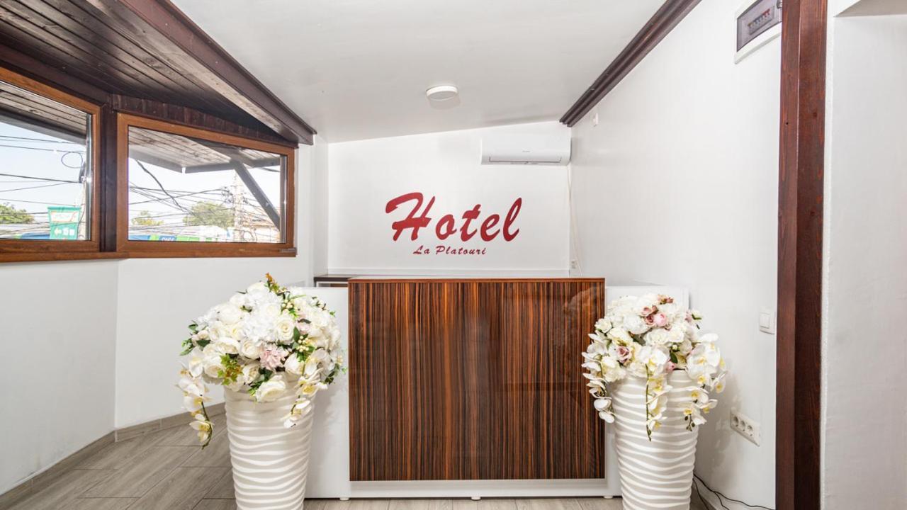Hotel La Platouri Voluntari エクステリア 写真