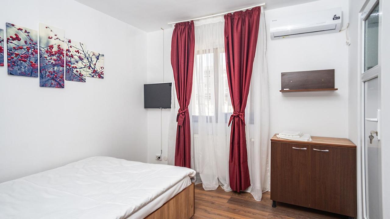 Hotel La Platouri Voluntari エクステリア 写真
